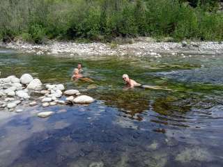 Kúpanie v rieke Belá