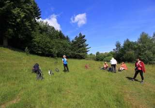Krátka prestávka na čistinke pod Beluškovým krížom