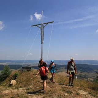 Všimnime si jednostranne ukotvený kríž