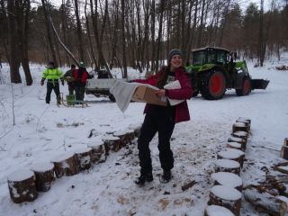 Barka nesie proviant z traktora