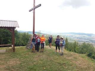 Sedem účastníčok na vyhliadke Kohút