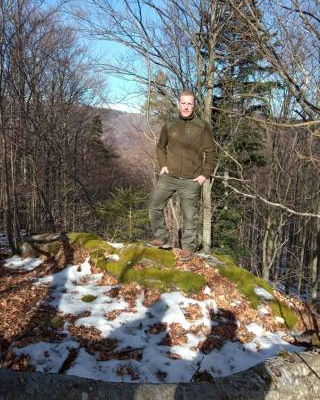 Vedúci trasy na vyhliadke na Kojšovku