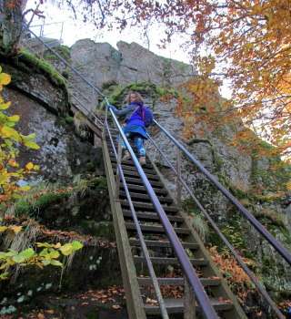 Monika si dala na rozdiel od ostatných poradiť a bezpečne zostupuje