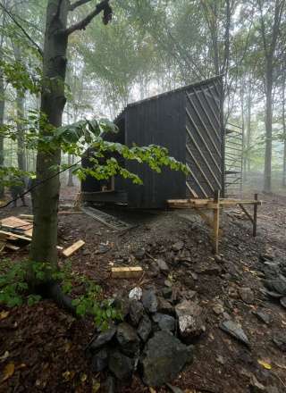 Útulňa pred dokončením