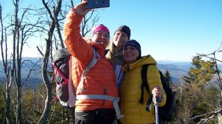 Došlo aj na selfie na Zbojníckej skale