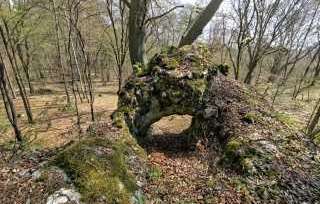 Zbojnícka skala s oknom