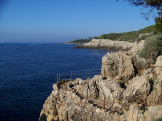 Chodník okolo Cap d´Antibes