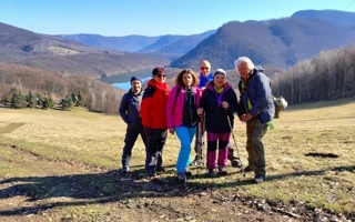 Nad chatovou osadou Čertovík