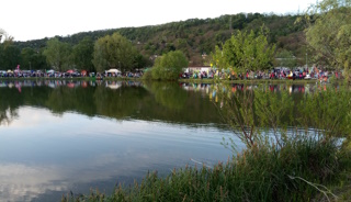 Pohľad na účastníkov z diaľky