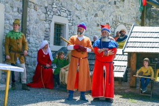 Za 'nás' prišli páni z dvora Tomáša z Perína
