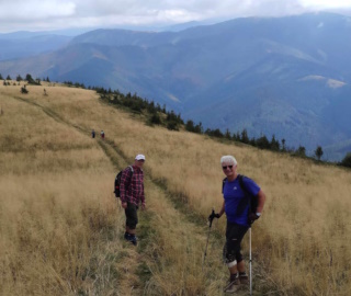 Terén je prevažne lúčny