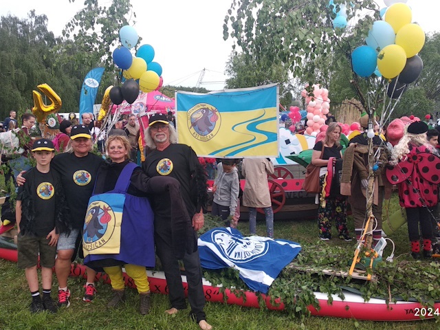 ... v jedinečných klubových tričkách