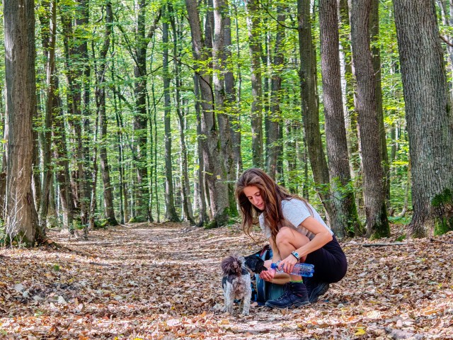 Barka so psíkom Orkou