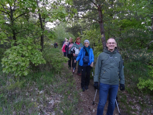 Zostupujeme od hradu k Podhradovej