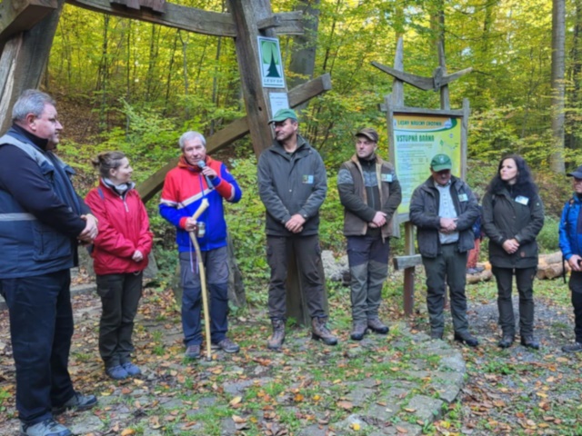 Predseda SPT KST na začiatku chodníku