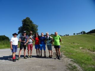 Turisti so štábom vo Folkmarskom sedle